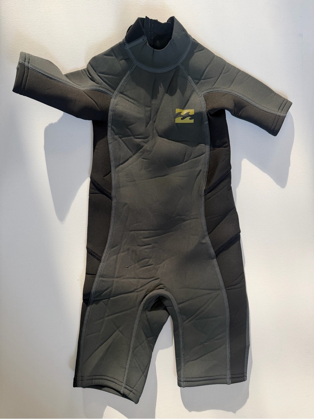 Billabong Kids Short Sleeve One-Piece Wetsuit - Dark Gray with Black Panels Sz 4
